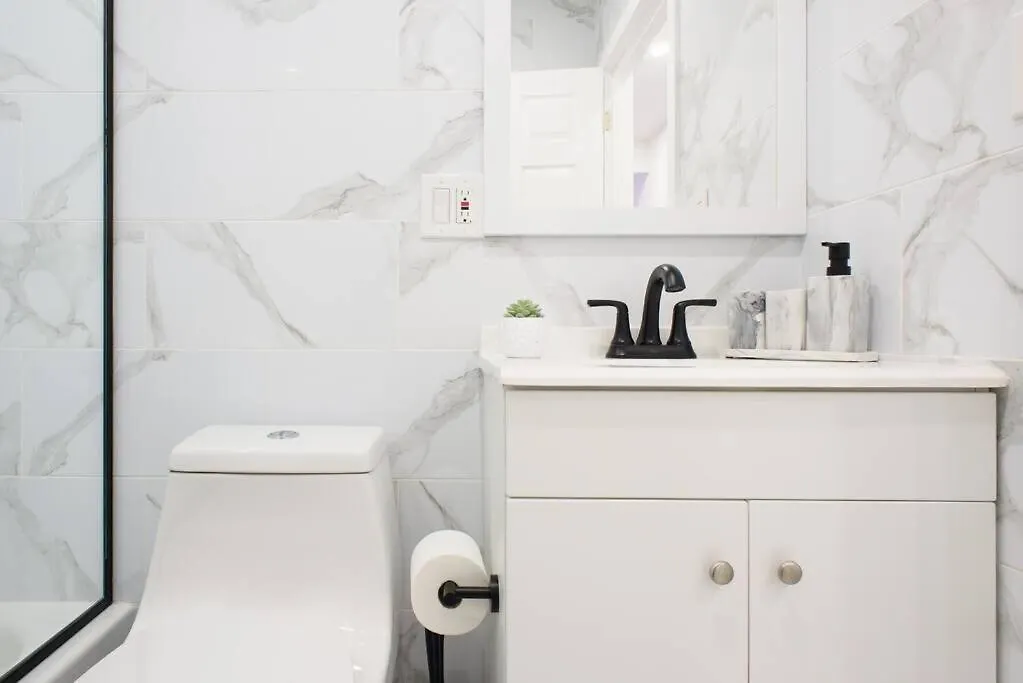 Apartment 240-6 New Studio Prime Location W&D In Unit New York